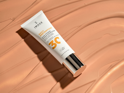 b7206a_DPEU_104_DAILY_PREVENTION_Pure_Mineral_Tinted_Moisturizer_SPF_30_Lifestyle_6