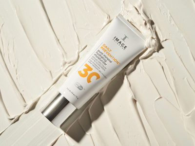 e2a_DPEU_102_DAILY_PREVENTION_Pure_Mineral_Hydrating_Moisturizer_SPF_30_Lifestyle_5