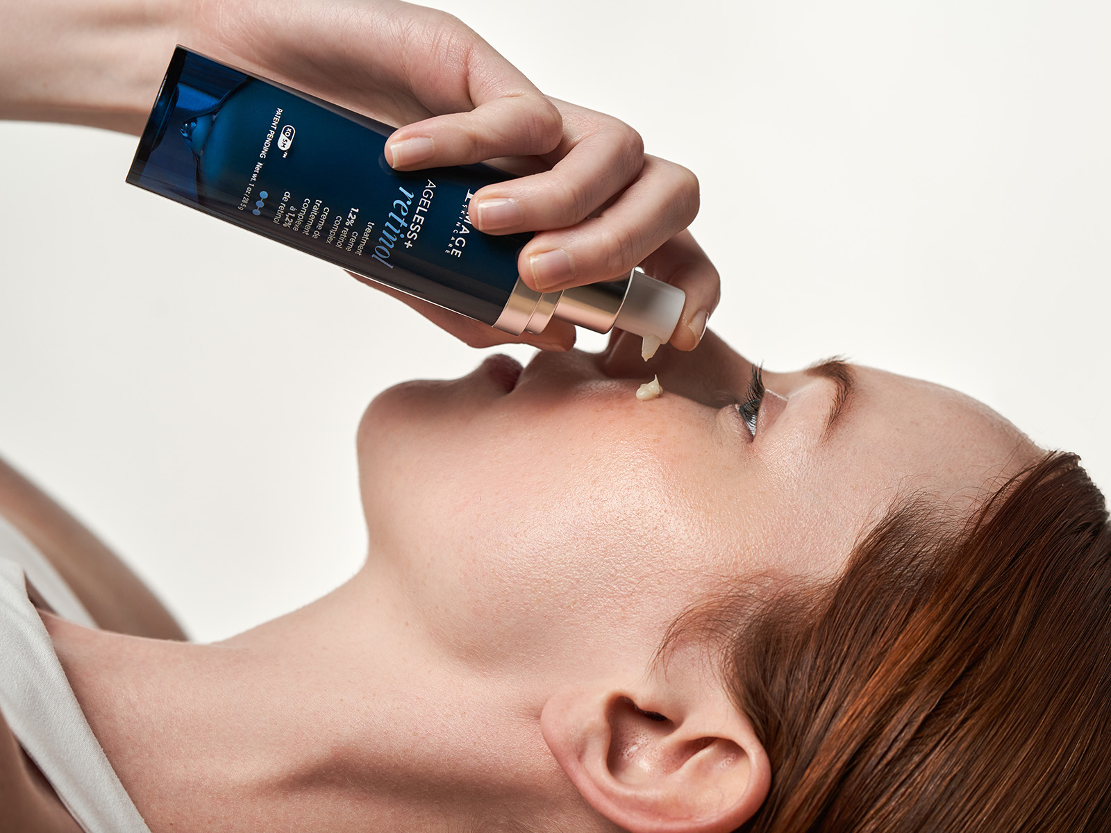 Ageless__Retinol_Treatment_Cr__me_1.2__Retinol_Complex_Lifestyle_1_4 foto product en model